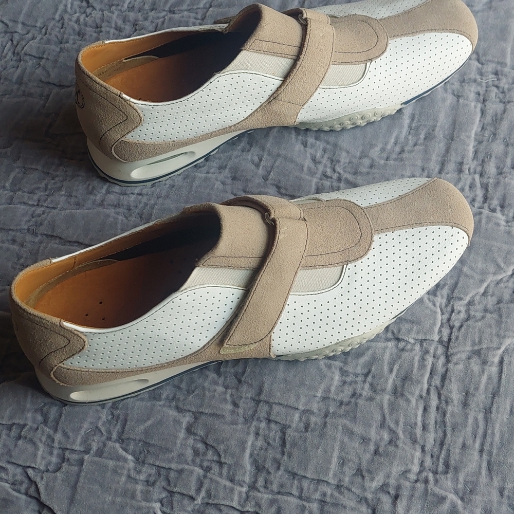 Shoes - Picture 4 of 9